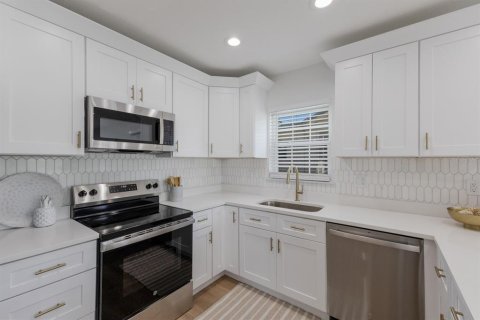 House in Bradenton Beach, Florida 3 bedrooms, 199.28 sq.m. № 1894008 - photo 11