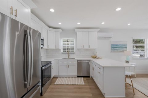 House in Bradenton Beach, Florida 3 bedrooms, 199.28 sq.m. № 1894008 - photo 10