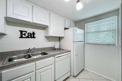 Condo in Orlando, Florida, 1 bedroom  № 1840242 - photo 11
