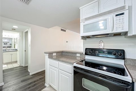Condo in Orlando, Florida, 1 bedroom  № 1840242 - photo 14