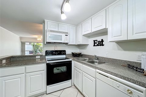 Condo in Orlando, Florida, 1 bedroom  № 1840242 - photo 13