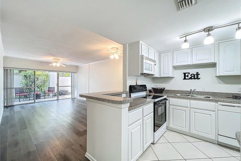 Condo in Orlando, Florida, 1 bedroom  № 1840242 - photo 8
