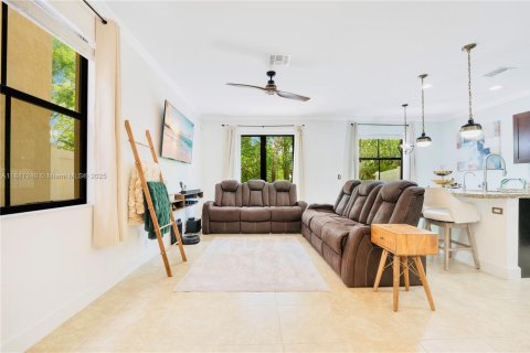 Casa en venta en Tamarac, Florida, 4 dormitorios, 206.99 m2 № 1946985 - foto 5