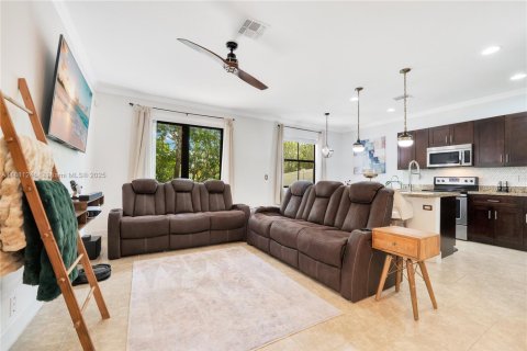 Casa en venta en Tamarac, Florida, 4 dormitorios, 206.99 m2 № 1946985 - foto 4