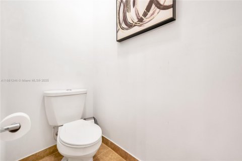 Casa en venta en Tamarac, Florida, 4 dormitorios, 206.99 m2 № 1946985 - foto 15