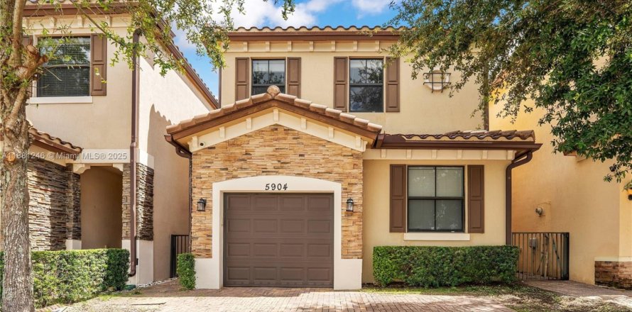Casa en Tamarac, Florida 4 dormitorios, 206.99 m2 № 1946985