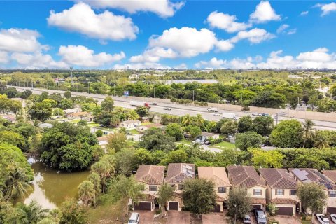 Casa en venta en Tamarac, Florida, 4 dormitorios, 206.99 m2 № 1946985 - foto 27