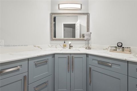 Condo in Coconut Creek, Florida, 2 bedrooms  № 1707391 - photo 10
