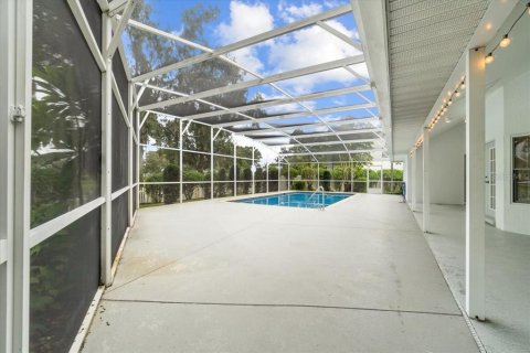 Casa en venta en Winter Haven, Florida, 4 dormitorios, 289.3 m2 № 1912289 - foto 16