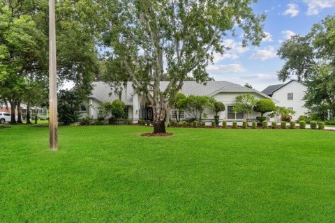 Casa en venta en Winter Haven, Florida, 4 dormitorios, 289.3 m2 № 1912289 - foto 1