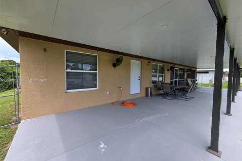 Casa en alquiler en Lehigh Acres, Florida, 3 dormitorios, 153.57 m2 № 2055518 - foto 18