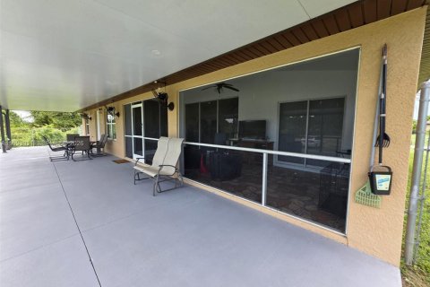 Casa en alquiler en Lehigh Acres, Florida, 3 dormitorios, 153.57 m2 № 2055518 - foto 23