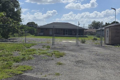 Casa en alquiler en Lehigh Acres, Florida, 3 dormitorios, 153.57 m2 № 2055518 - foto 8