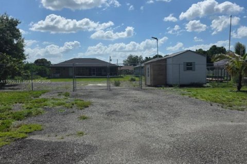 Casa en alquiler en Lehigh Acres, Florida, 3 dormitorios, 153.57 m2 № 2055518 - foto 11