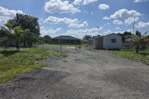 Casa en alquiler en Lehigh Acres, Florida, 3 dormitorios, 153.57 m2 № 2055518 - foto 13