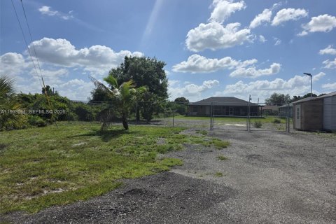 Casa en alquiler en Lehigh Acres, Florida, 3 dormitorios, 153.57 m2 № 2055518 - foto 16