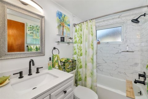 House in Englewood, Florida 3 bedrooms, 151.24 sq.m. № 1613236 - photo 16