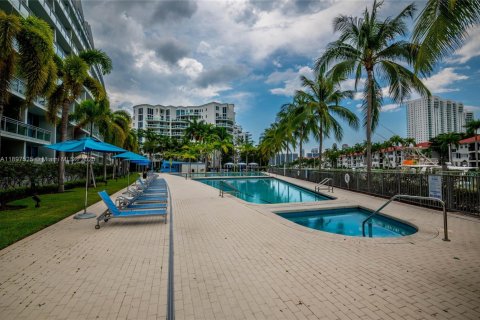 Condominio en alquiler en Aventura, Florida, 2 dormitorios, 154.5 m2 № 1949099 - foto 14