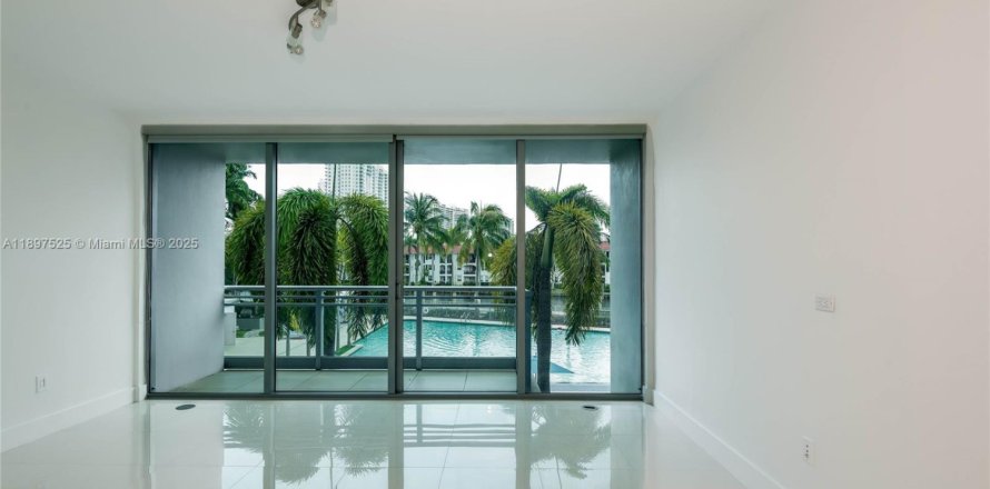 Condominio en Aventura, Florida, 2 dormitorios  № 1949099