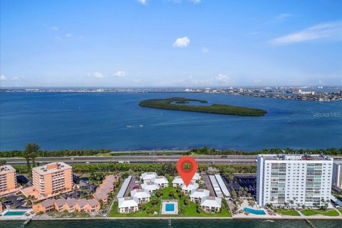 Copropriété à louer à Saint Petersburg, Floride: 2 chambres, 99.41 m2 № 1843283 - photo 1