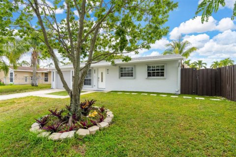 Villa ou maison à vendre à Margate, Floride: 4 chambres, 135.45 m2 № 1963118 - photo 2