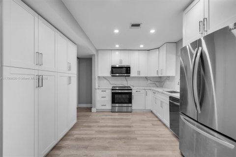 Villa ou maison à vendre à Margate, Floride: 4 chambres, 135.45 m2 № 1963118 - photo 8