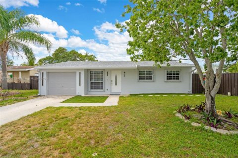 Villa ou maison à vendre à Margate, Floride: 4 chambres, 135.45 m2 № 1963118 - photo 1