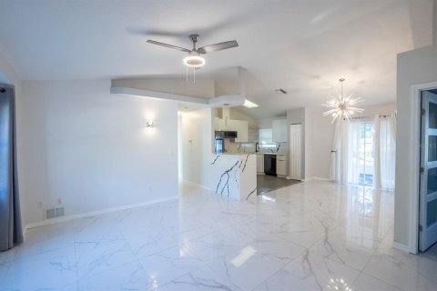 Villa ou maison à vendre à Palm Coast, Floride: 3 chambres, 113.71 m2 № 1523797 - photo 5