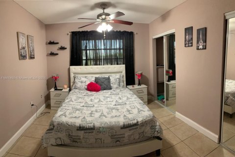 Condominio en venta en Opa-locka, Florida, 1 dormitorio, 56.48 m2 № 2089052 - foto 18