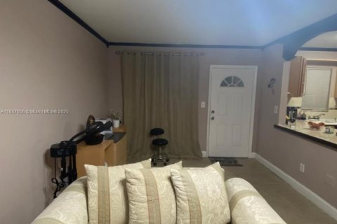 Condominio en venta en Opa-locka, Florida, 1 dormitorio, 56.48 m2 № 2089052 - foto 14