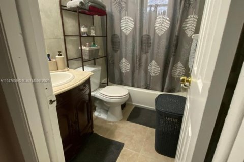 Condominio en venta en Opa-locka, Florida, 1 dormitorio, 56.48 m2 № 2089052 - foto 9