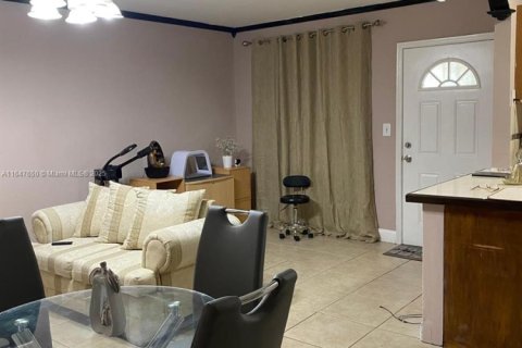Condominio en venta en Opa-locka, Florida, 1 dormitorio, 56.48 m2 № 2089052 - foto 15