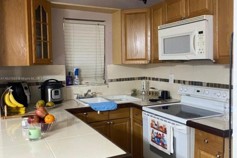 Condominio en venta en Opa-locka, Florida, 1 dormitorio, 56.48 m2 № 2089052 - foto 7