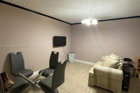 Condominio en venta en Opa-locka, Florida, 1 dormitorio, 56.48 m2 № 2089052 - foto 17