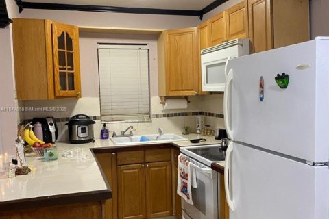 Condominio en venta en Opa-locka, Florida, 1 dormitorio, 56.48 m2 № 2089052 - foto 5