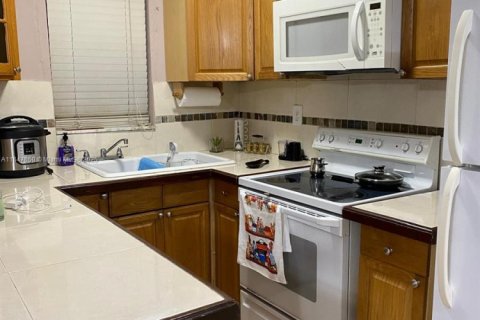 Condominio en venta en Opa-locka, Florida, 1 dormitorio, 56.48 m2 № 2089052 - foto 4