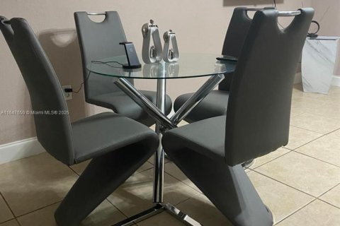 Condominio en venta en Opa-locka, Florida, 1 dormitorio, 56.48 m2 № 2089052 - foto 13