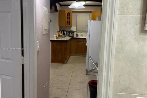 Condominio en venta en Opa-locka, Florida, 1 dormitorio, 56.48 m2 № 2089052 - foto 20