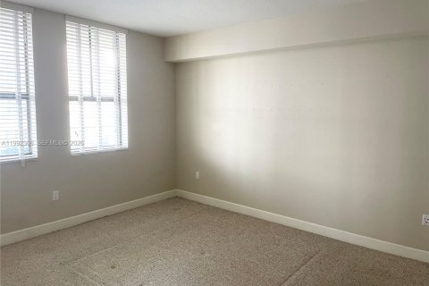 Condo in Coral Gables, Florida, 2 bedrooms  № 2062932 - photo 8