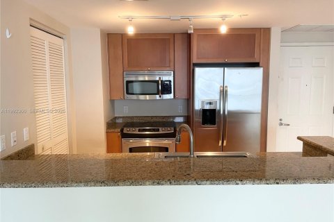 Condo in Coral Gables, Florida, 2 bedrooms  № 2062932 - photo 5