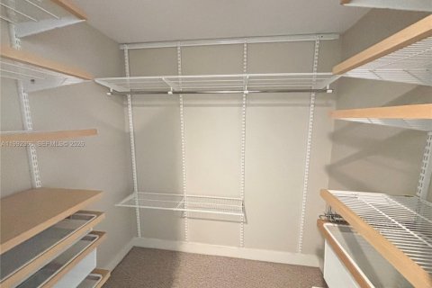 Condo in Coral Gables, Florida, 2 bedrooms  № 2062932 - photo 10