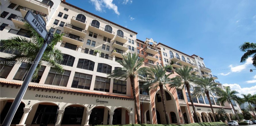 Condo in Coral Gables, Florida, 2 bedrooms  № 2062932