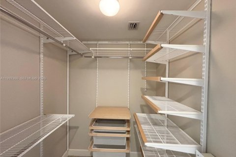 Condo in Coral Gables, Florida, 2 bedrooms  № 2062932 - photo 13