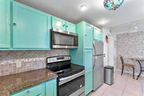 Condo in Deerfield Beach, Florida, 1 bedroom № 2183019 - photo 10