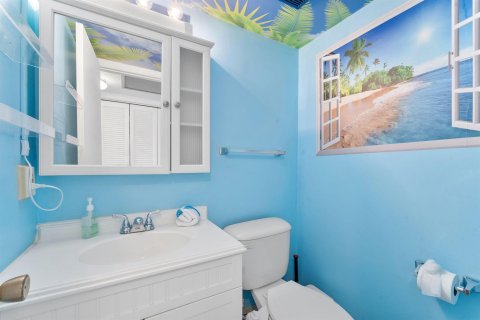 Condo in Deerfield Beach, Florida, 1 bedroom № 2183019 - photo 13