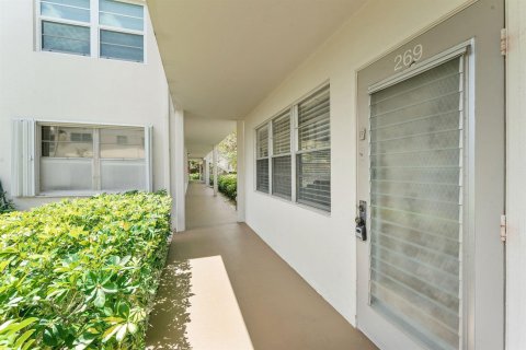 Condo in Deerfield Beach, Florida, 1 bedroom № 2183019 - photo 23