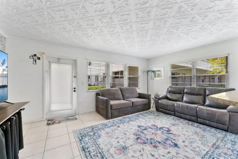Condo in Deerfield Beach, Florida, 1 bedroom № 2183019 - photo 3
