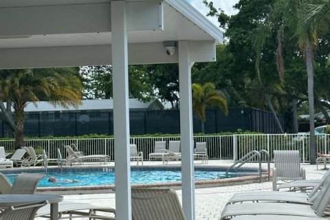 Condo in Deerfield Beach, Florida, 1 bedroom № 2183019 - photo 30