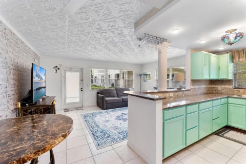 Condo in Deerfield Beach, Florida, 1 bedroom № 2183019 - photo 8