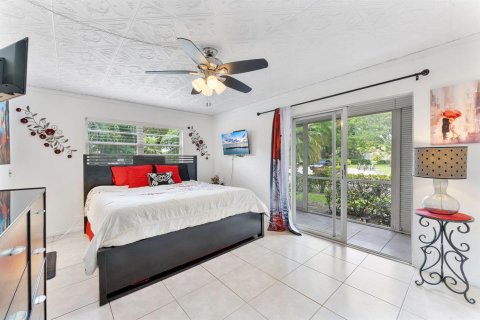 Condo in Deerfield Beach, Florida, 1 bedroom № 2183019 - photo 11